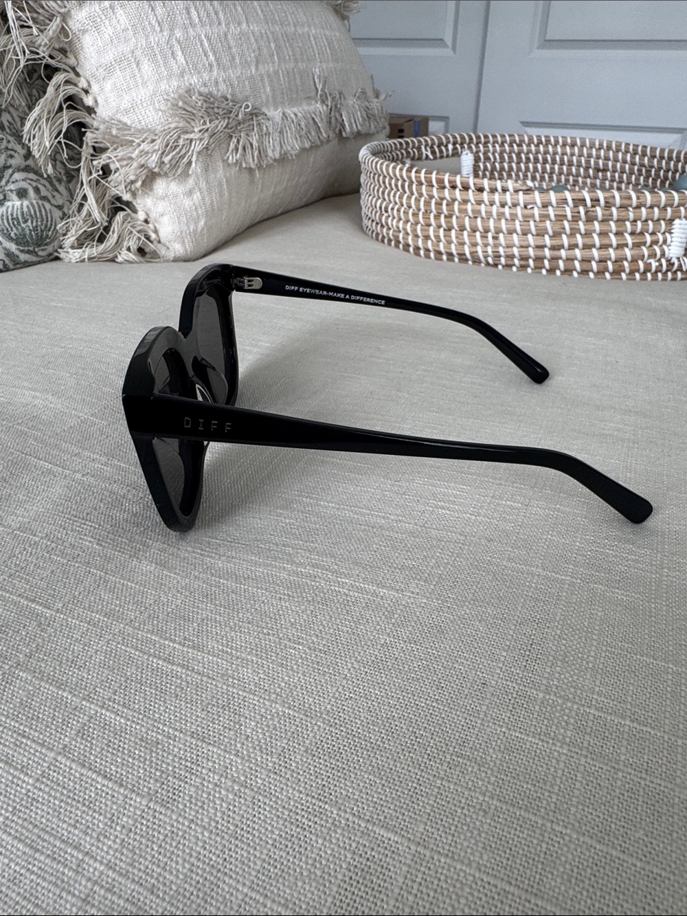 Diff Eyewear Black Cat-Eye Sunglasses - Picture 3 of 4